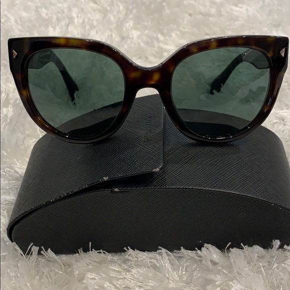 Prada tortoise sunglasses - Picture 4 of 7